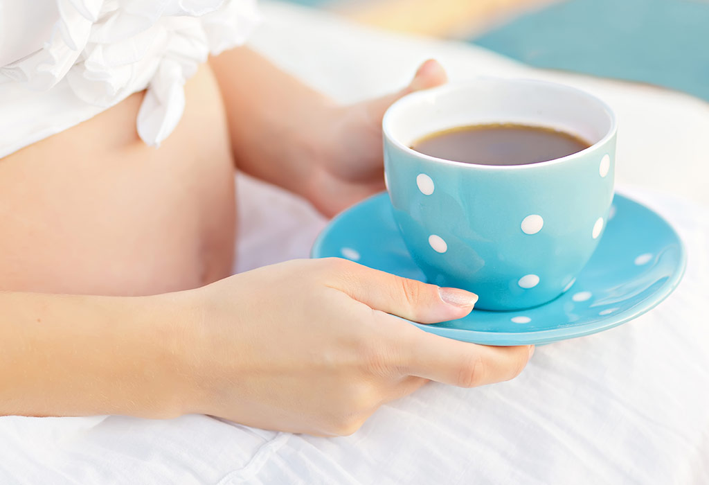 गर्भवती महिलाएं दिन में आधा कप कॉफी भी पीती हैं तो बच्चे का आकार छोटा हो सकता है