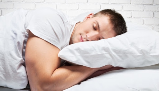 बाए तरफ सोने के फायदे